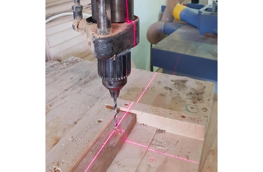 Vytyčovací laser Hedü PL2 s červeným laserovým křížem bez držáku L321